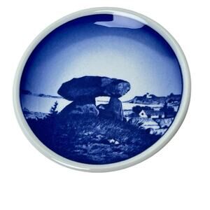 Porcelain Wall Art Royal Copenhagen Mini Plate Kaempehoj Blue Display 3.25 Inch